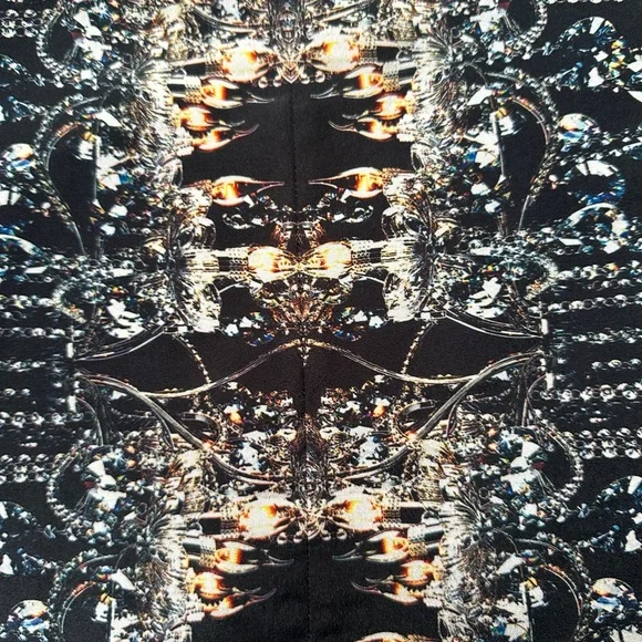 Unique Digital Print Trapeze Hem Tank Top - Picture 7 of 15